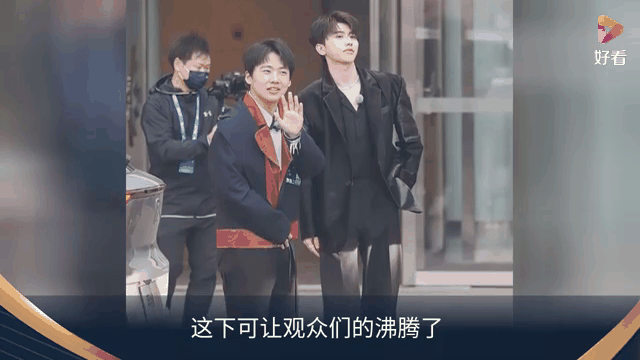 Doinb回归赛场,势不可挡首场状态亮眼,曼联观众沸腾!